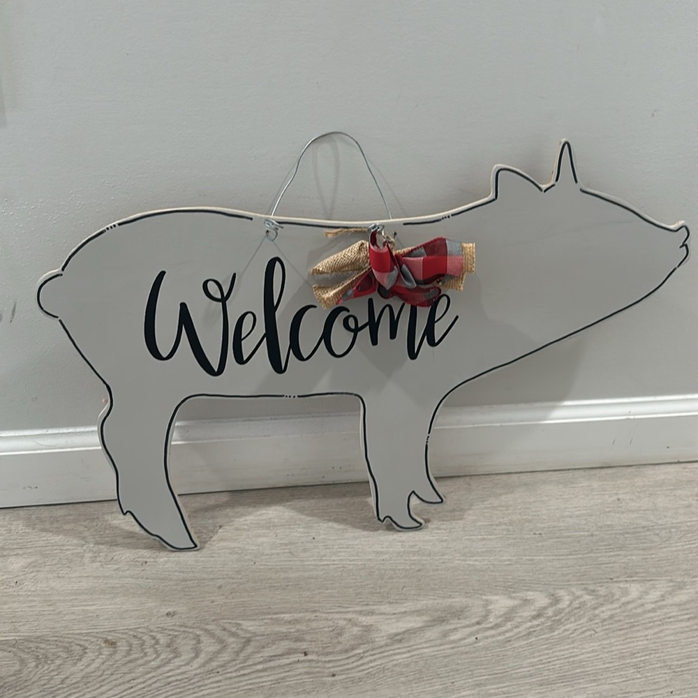 Pig welcome sign